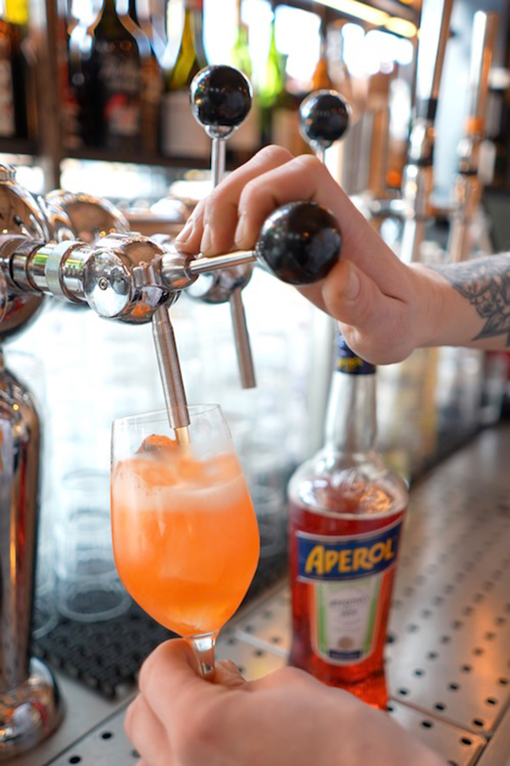 Amanti-Cocktials-Refined-Premix-Aperol uit de biertap-001 Aperol Spritz uit de biertap